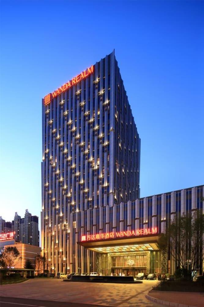 Отель Wanda Realm Siping Экстерьер фото